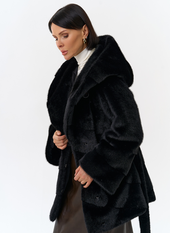 Женская шуба из эко меха с капюшоном