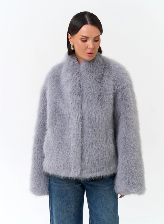 Женская короткая куртка из эко меха фото
