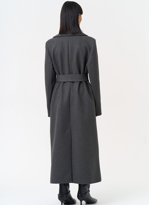 Женское пальто с английским воротником