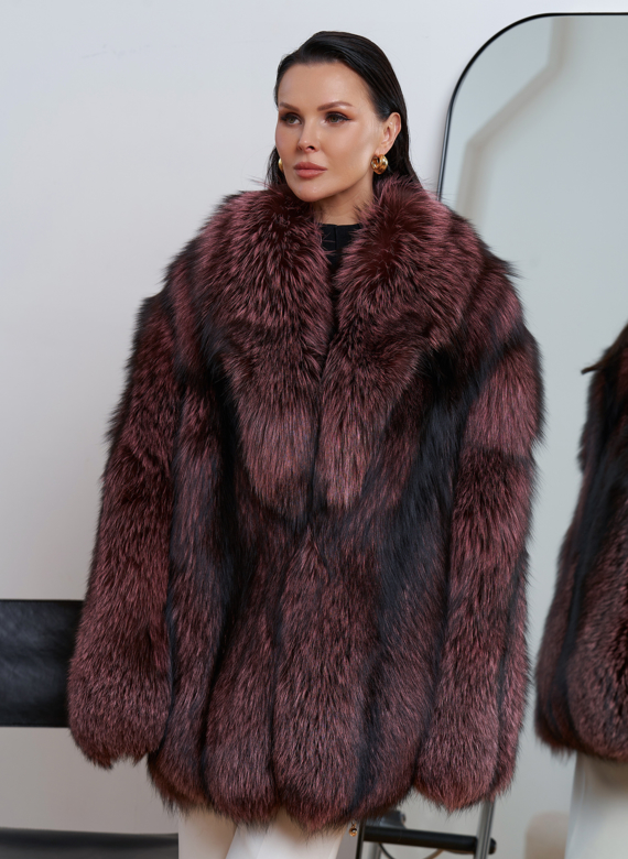 Шуба из меха чернобурки розового цвета