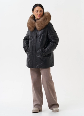 Женский кожаный пуховик с капюшоном