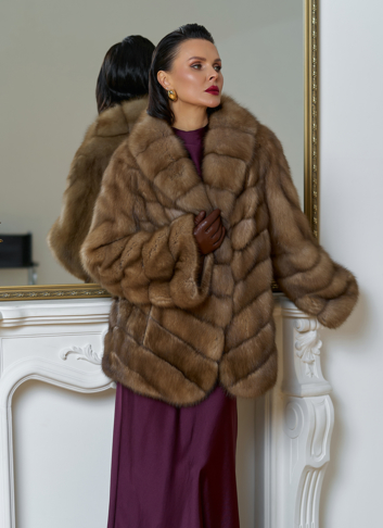 Женская шуба из куницы с воротником шаль