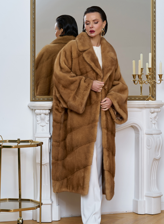 Женская шуба из меха норки с английским воротником