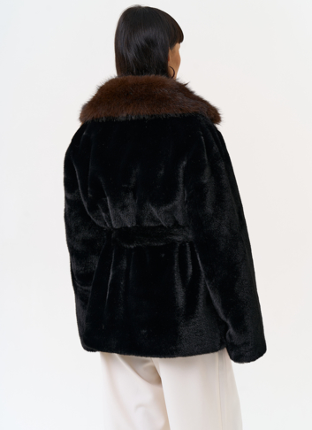 Женская шуба из эко меха с английским воротником