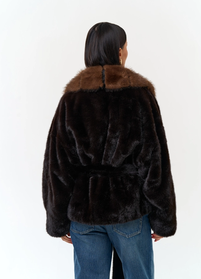 фото Женская куртка из эко меха с английским воротником модель № 34112