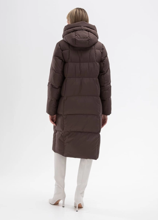 фото Женский пуховик коричневого цвета с капюшоном модель № 31114