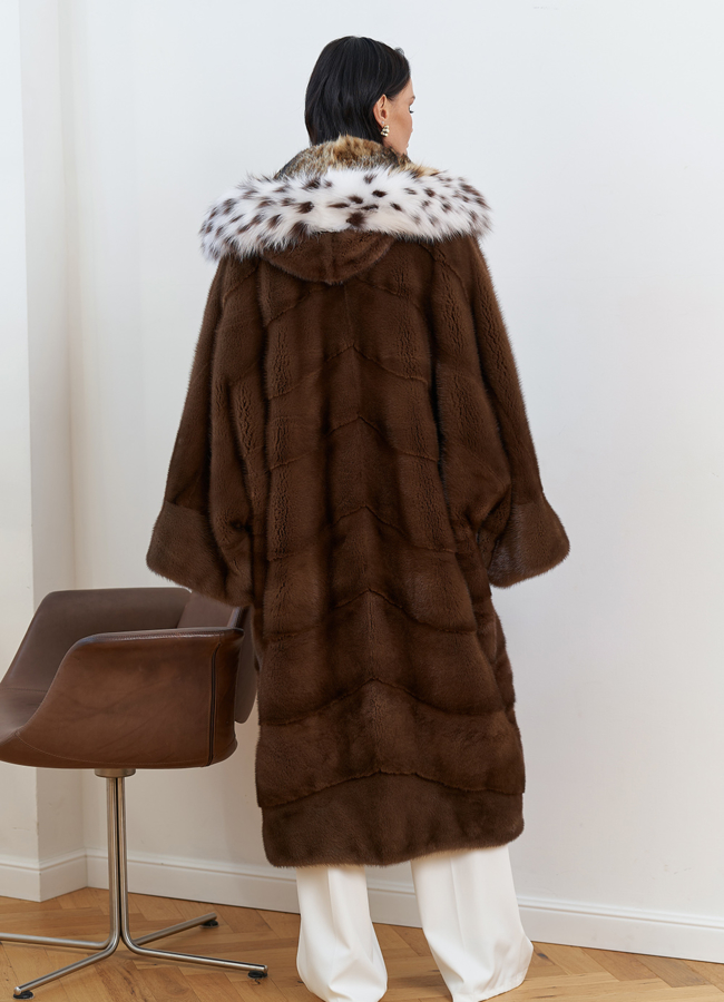 фото Женская шуба из меха норки с капюшоном из меха рыси модель № 30694