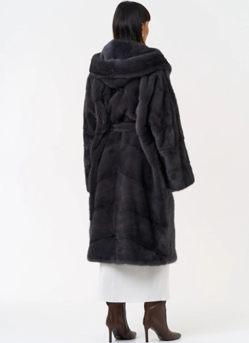 Женская шуба из меха норки с капюшоном фото