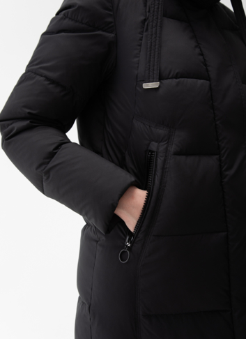 Женский пуховик с капюшоном 