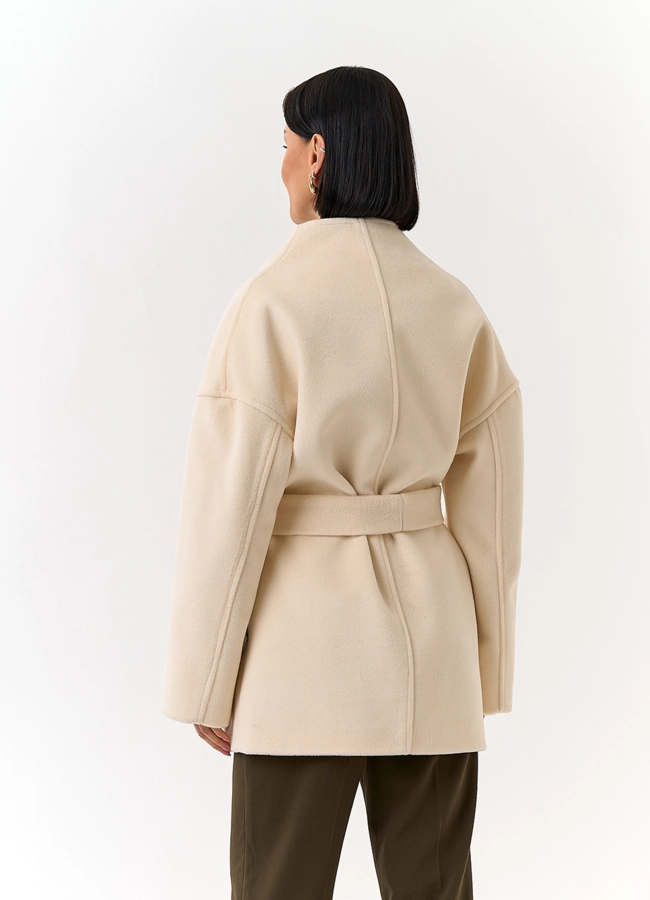 фото Женское укороченное пальто с поясом модель № 32814