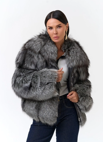 Шуба из меха чернобурой лисы