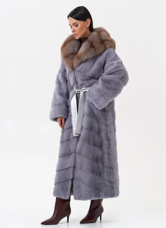 Норковая шуба с капюшоном из меха куницы