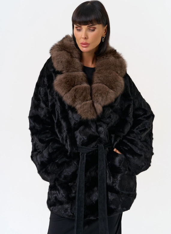 Женская шуба из меха норки  воротником из меха песца