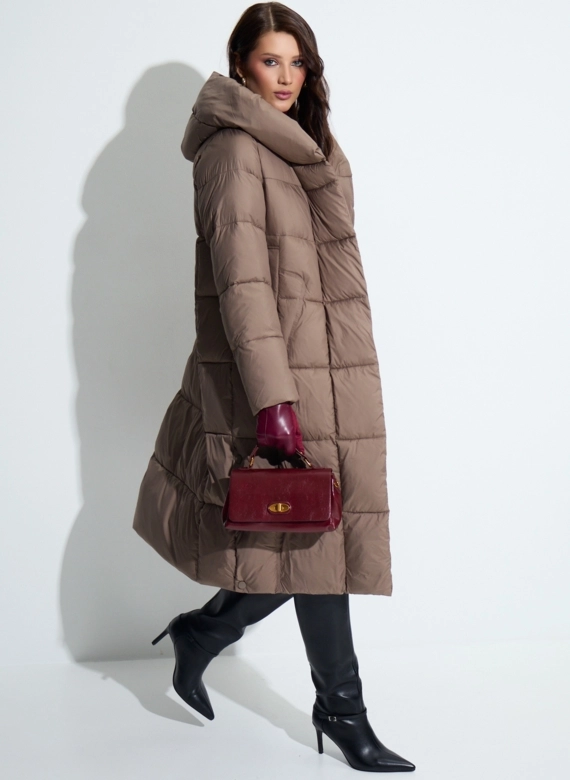 Женский пуховик с капюшоном фото
