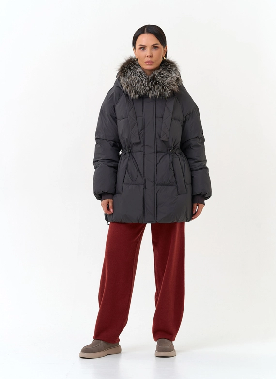 Женский пуховик с мехом чернобурой лисы на капюшоне фото