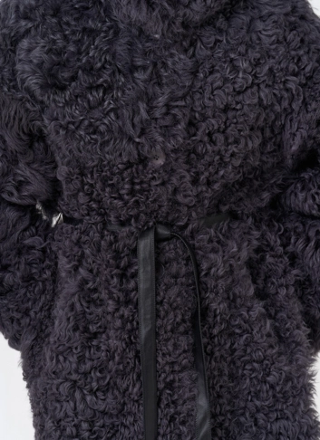 Женская двухсторонняя дубленка с декоративным поясом