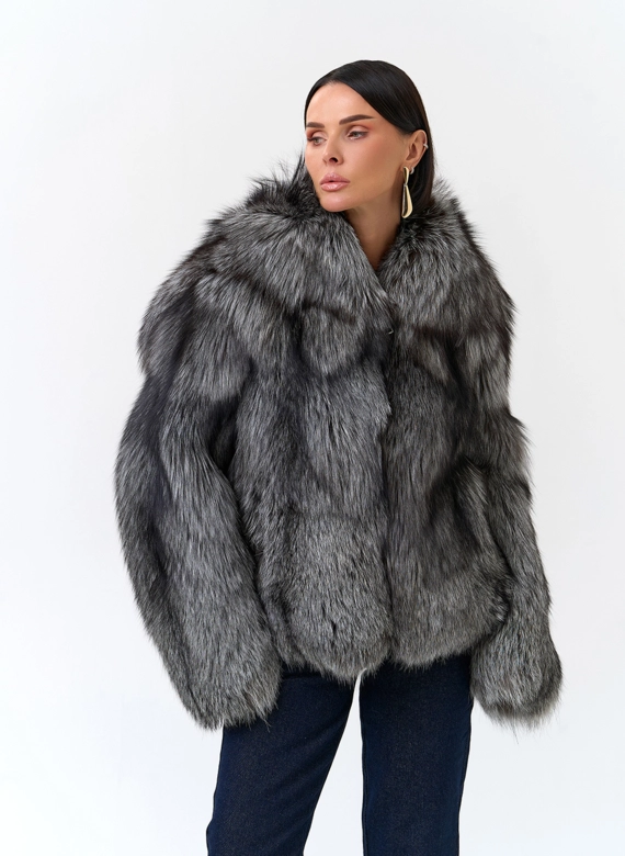 Шуба из меха чернобурой лисы
