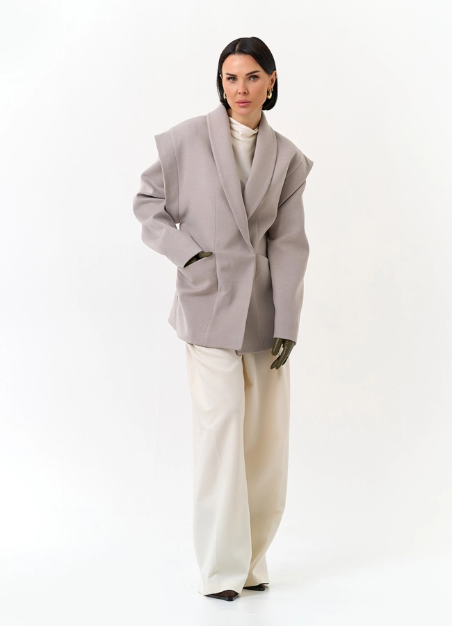 Женское укороченное пальто с акцентными плечами модель № 32853 в кредит